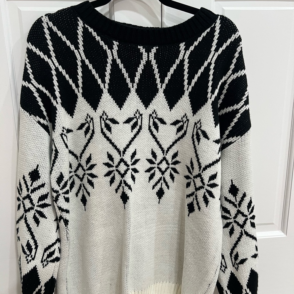 Black and White Patterned Women's Sweater